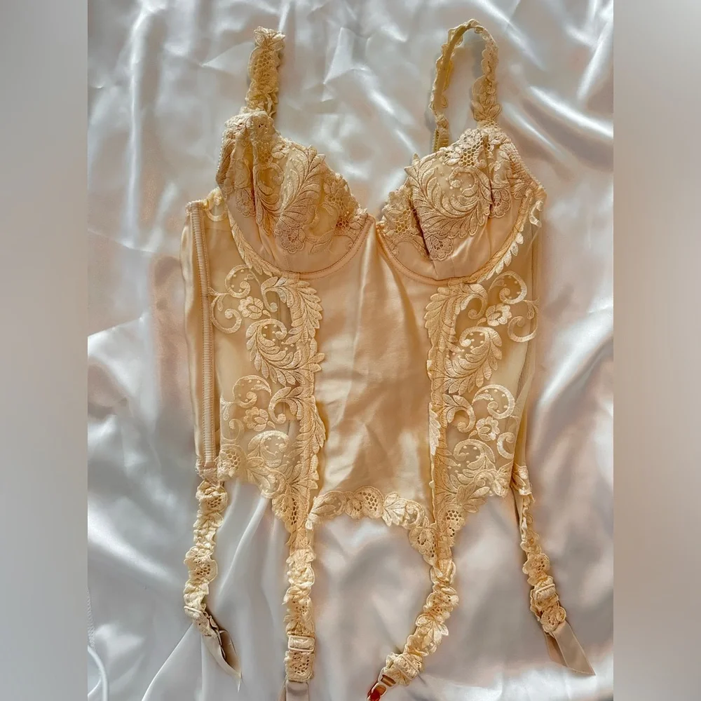 La Perla Gold label Elegant Cream Lace Bustier with garters